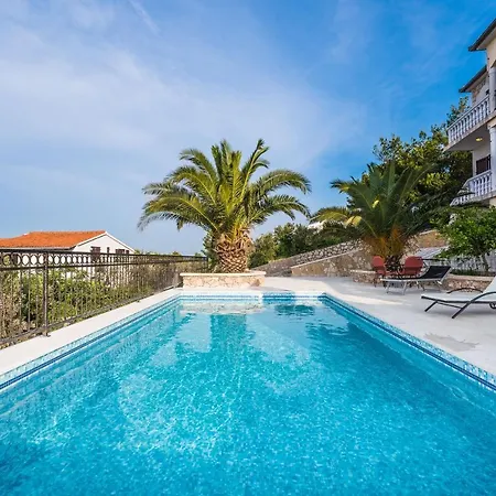 Iz Apartman Veli Iž