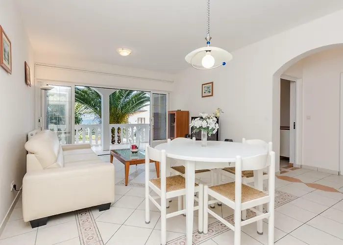 Апартаменты Iz Вели-Иж