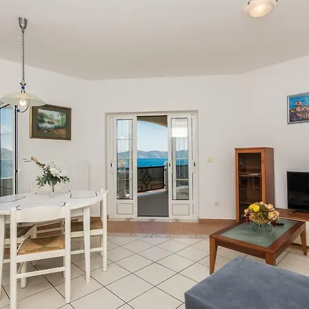 Apartment Iz *