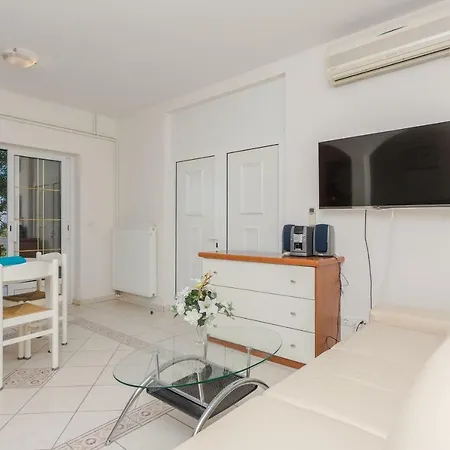 Apartment Iz *